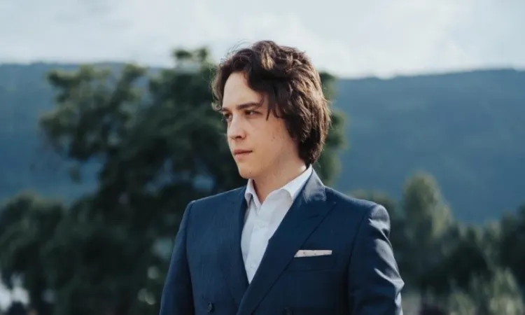 "Gölgelerde oynamadım, hemen daldım!" - Tarık Selimović, IUS Mezunlarının Başarı Hikayesi